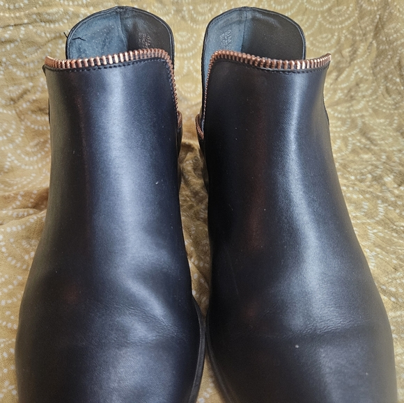 Halogen Piper Bootie Black Leather Ankle boots close toe slip on shoes size 6.5 - Picture 5 of 16